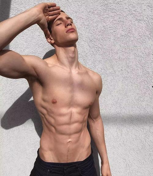 广州网红男模吃瓜,揭秘幕后真相与网络热议  第3张